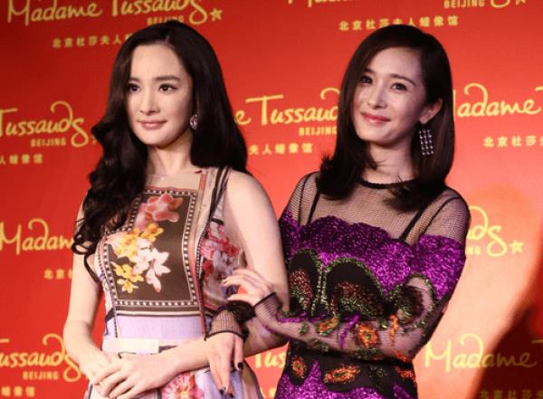 杨幂直播蜡像揭幕直播APP下载  v图2